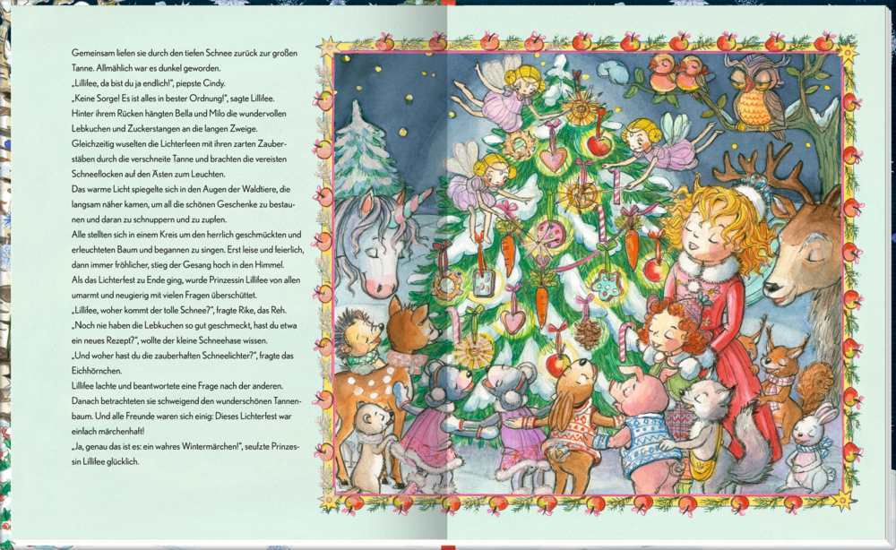 Auf einer Doppelseite mit  Text, feiern Kinder und Tiere gemeinsam rund um einen geschmückten Weihnachtsbaum in einem verschneiten Wald.
