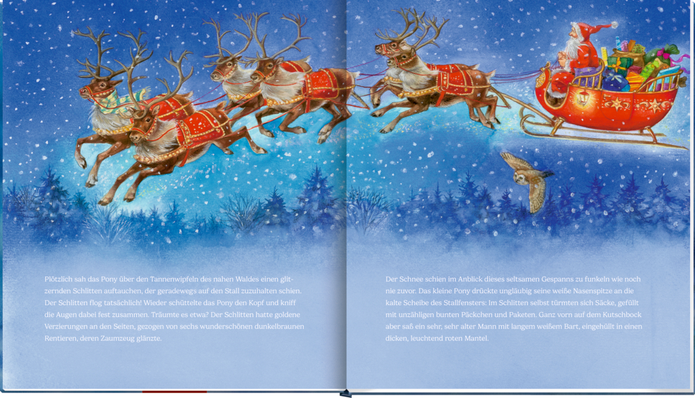 Offenes Buch mit Text, der Weihnachtsmann fliegt nachts im Schneetreiben mit dem Rentierschlitten und bringt Geschenke.