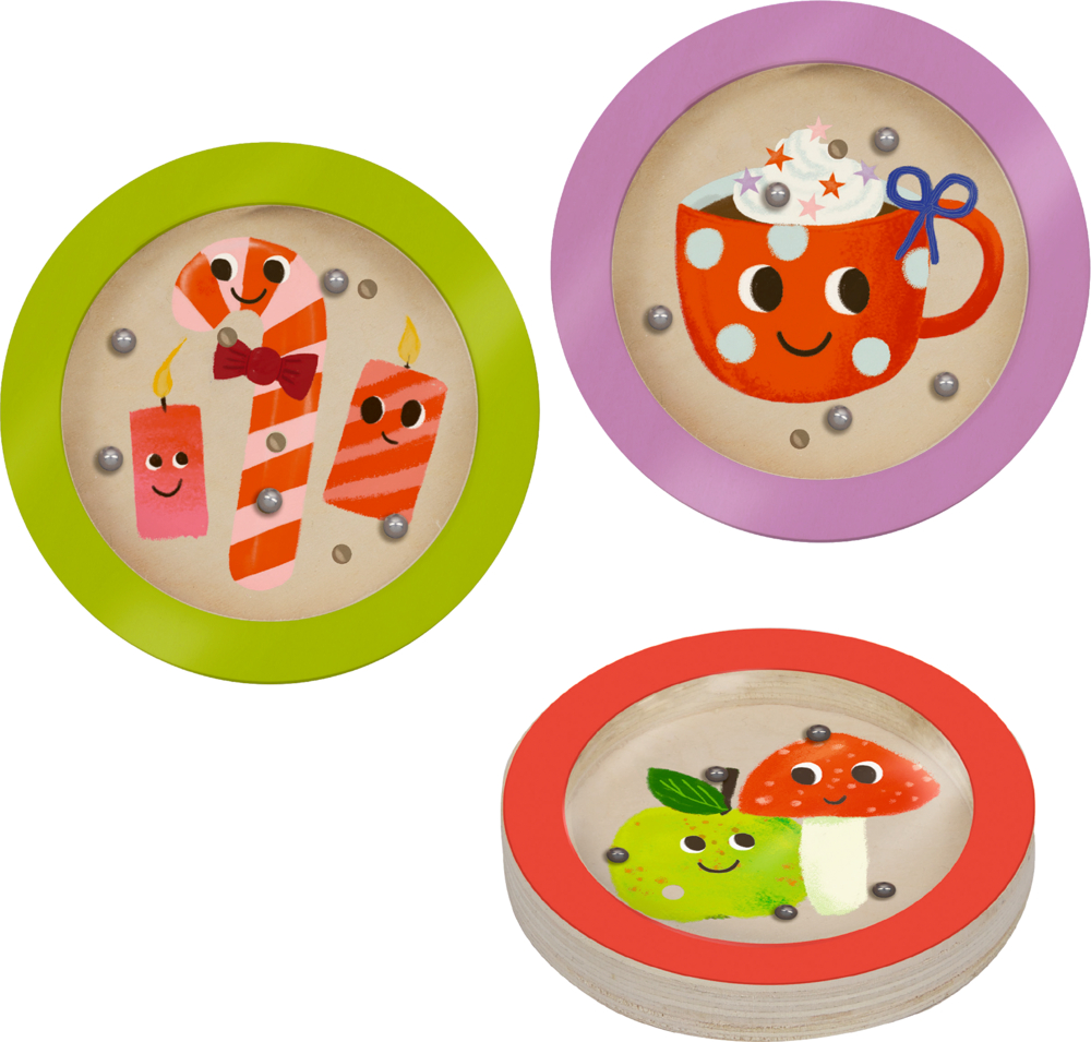 Drei runde Holz-Kugelspiele mit bunten Rahmen und Motiven von Süßigkeiten, Tasse, Apfel und Pilz mit Gesichtern.