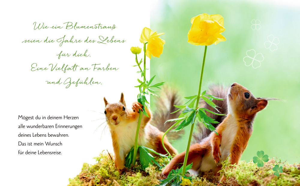 Zwei Eichhörnchen auf Moosboden neben gelben Blumen, umgeben von grüner Natur und Kleeblattgrafiken.