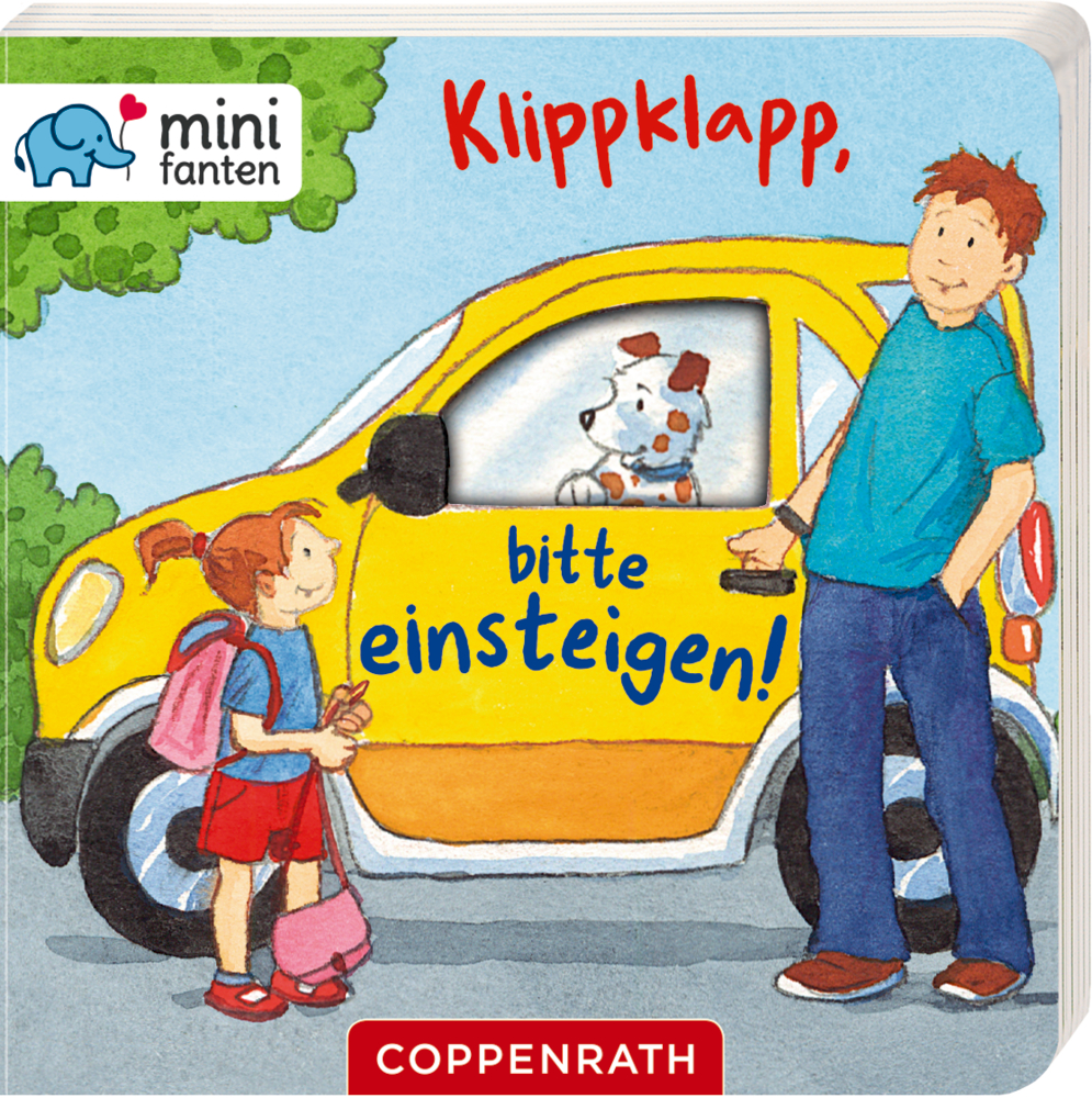 Mädchen und Mann neben gelbem Auto mit Hund darin.