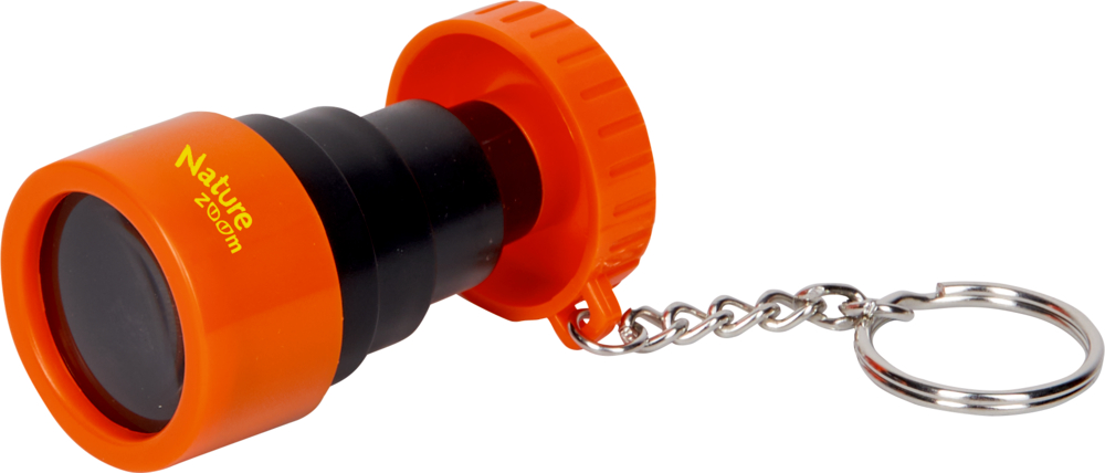 Kleiner orange-schwarzer Teleskop-Schlüsselanhänger mit dem Text „Nature Zoom“ und angebrachtem Metallschlüsselring.