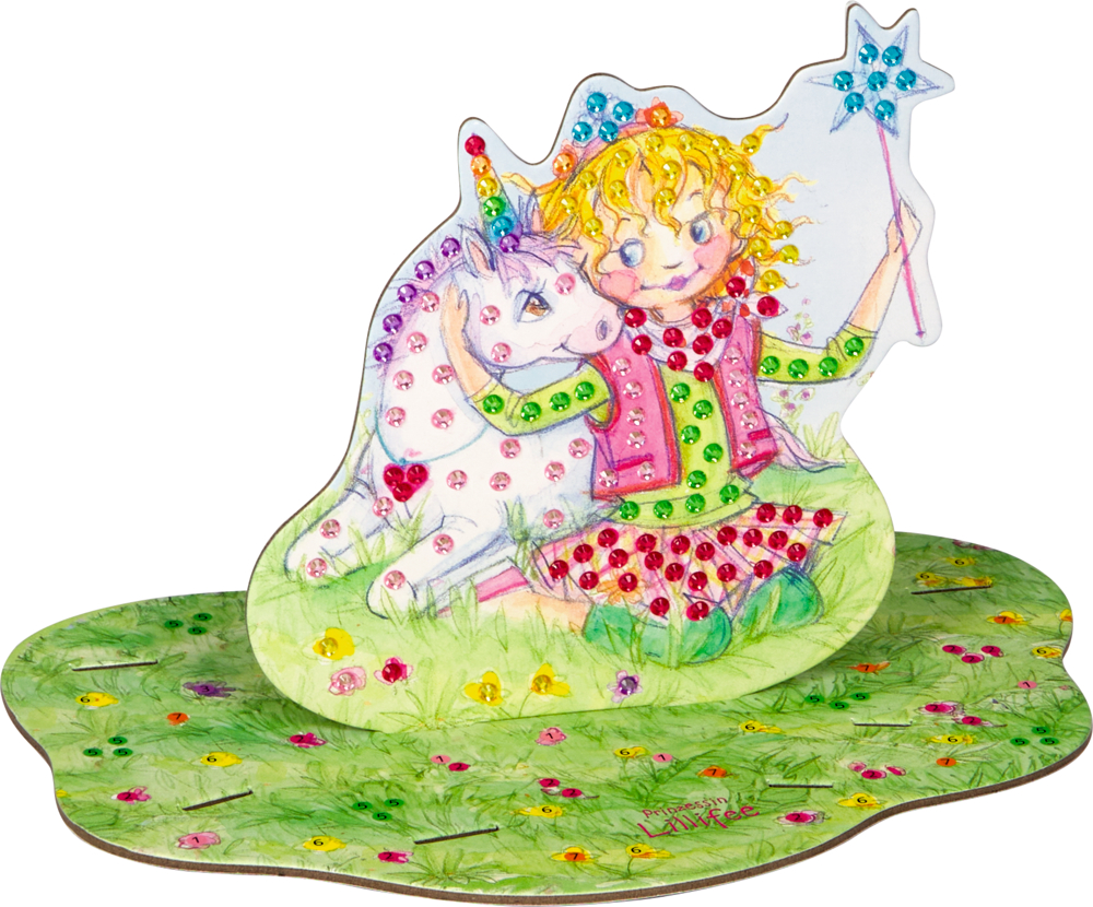 Prinzessin Lillifee in bunter Kleidung umarmt ein Einhorn. Beide sind mit glänzenden Edelsteinen verziert und sitzen auf Gras.